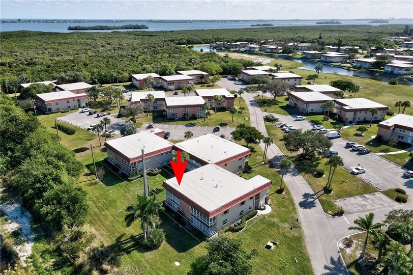 Spacious and airy 2BR/2BA condo at Vista Royal featuring a - Beach Condo for sale in Vero Beach, Florida on Beachhouse.com