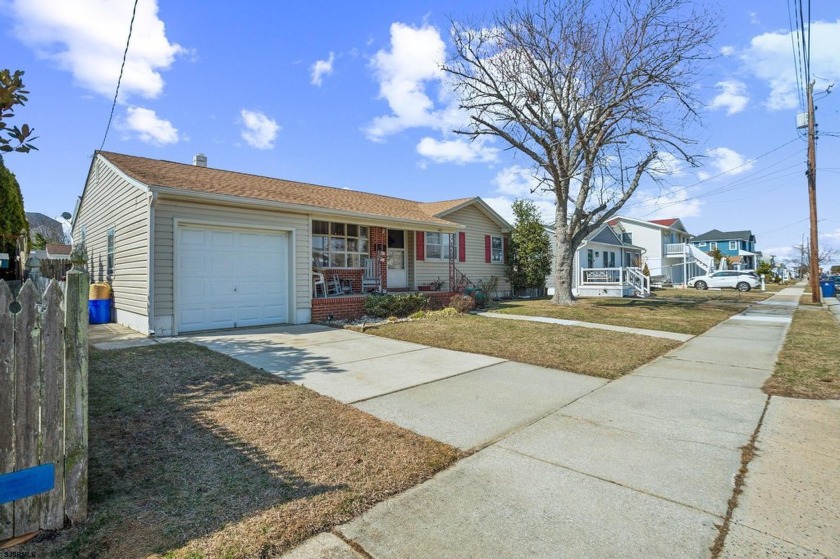 Imagine coming to your happy island getaway by the beach at the - Beach Home for sale in Ventnor, New Jersey on Beachhouse.com