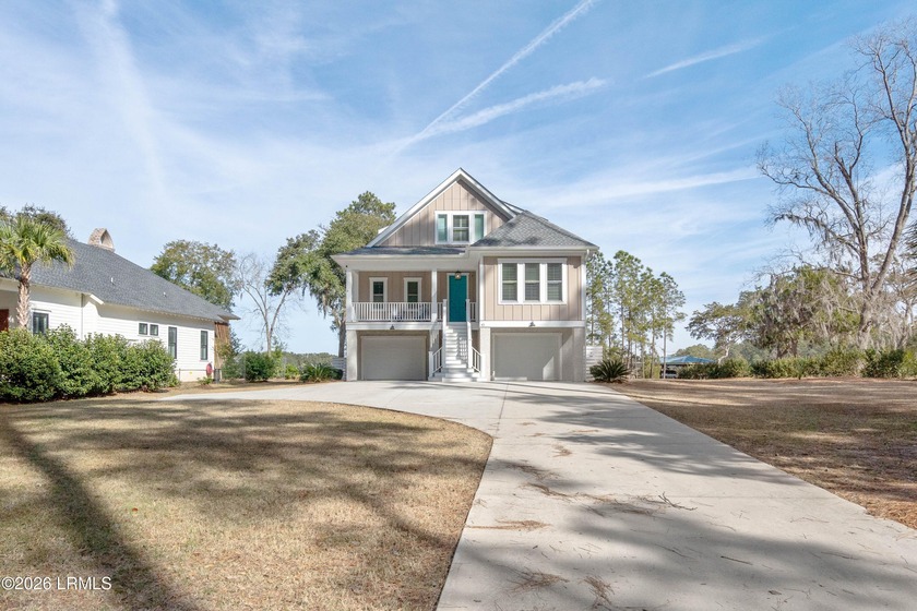 Welcome Home!! This NEARLY NEW 4BR, 3.5BA waterfront home - Beach Home for sale in Beaufort, South Carolina on Beachhouse.com