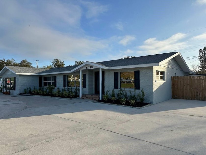 Exceptional turnkey investment opportunity with a proven track - Beach Townhome/Townhouse for sale in Bradenton, Florida on Beachhouse.com