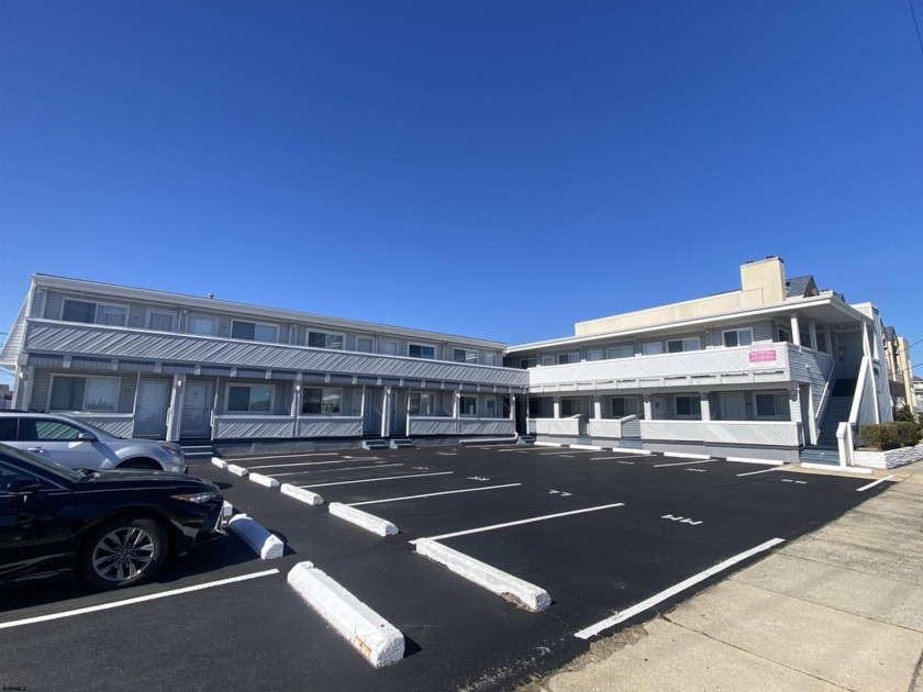COASTAL LIVING made easy! This charming BEACH-BLOCK studio in - Beach Condo for sale in Margate, New Jersey on Beachhouse.com