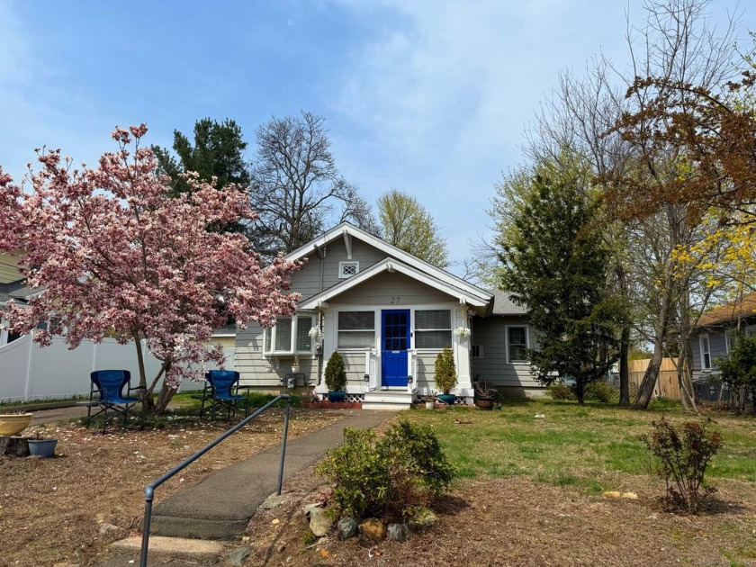 Welcome to 27 Ann St, an updated and charming Craftsman bungalow - Beach Home for sale in West Haven, Connecticut on Beachhouse.com