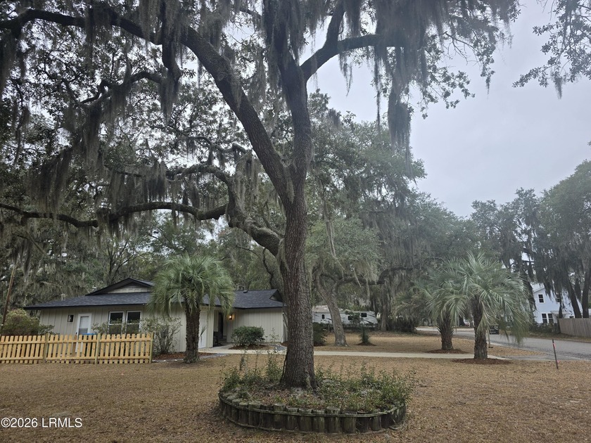 Excellent opportunity to build your dream home on this vacant - Beach Lot for sale in Port Royal, South Carolina on Beachhouse.com