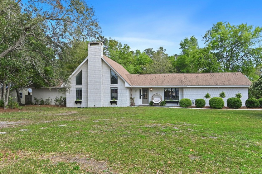 Fully remodeled 4BR/4BA home on nearly 3/4 acre in the desirable - Beach Home for sale in Destin, Florida on Beachhouse.com