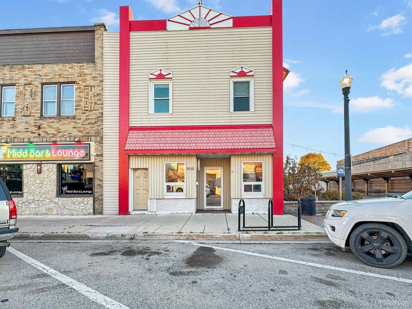 Prime Downtown Gladstone Investment Opportunity!  Here's your - Beach Commercial for sale in Gladstone, Michigan on Beachhouse.com