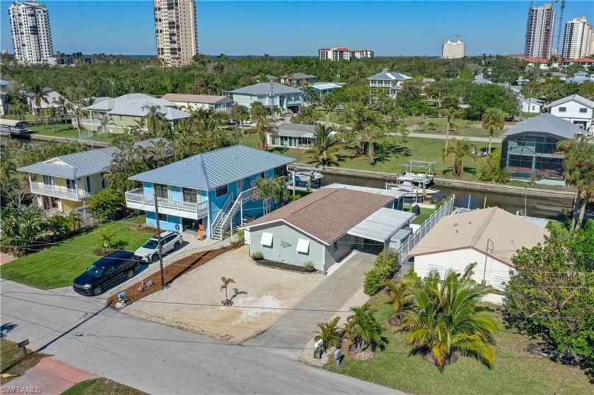 FISHERMAN AND BOATERS PARADISE!!! This cozy beach style home - Beach Home for sale in Bonita Springs, Florida on Beachhouse.com