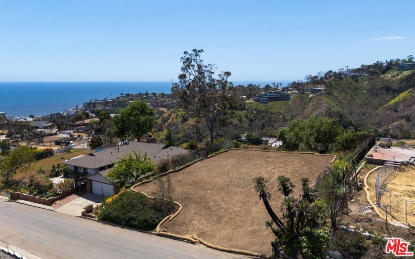 An exceptional RTI (Ready-to-Issue) development opportunity with - Beach Lot for sale in Pacific Palisades, California on Beachhouse.com