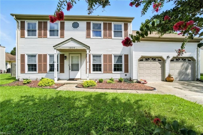 Spacious 4 Bedroom, 2.5 Bathroom home with 2 car garage in - Beach Home for sale in Virginia Beach, Virginia on Beachhouse.com