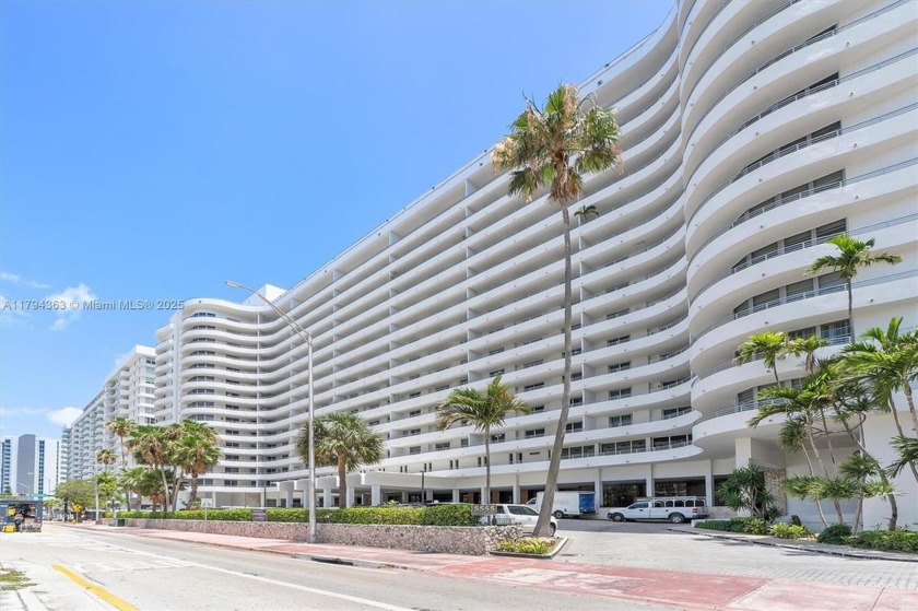 Beautiful apartment high-rise with 2-bed, 2-bath facing - Beach Condo for sale in Miami Beach, Florida on Beachhouse.com