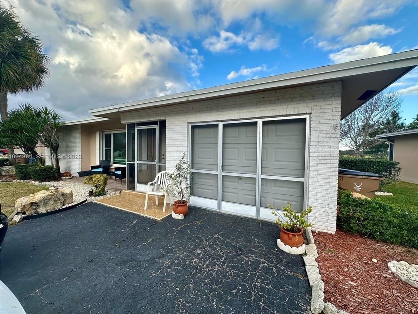 Welcome to this spacious 2 Bed 2 Bath 1 Garage single family - Beach Home for sale in Deerfield Beach, Florida on Beachhouse.com