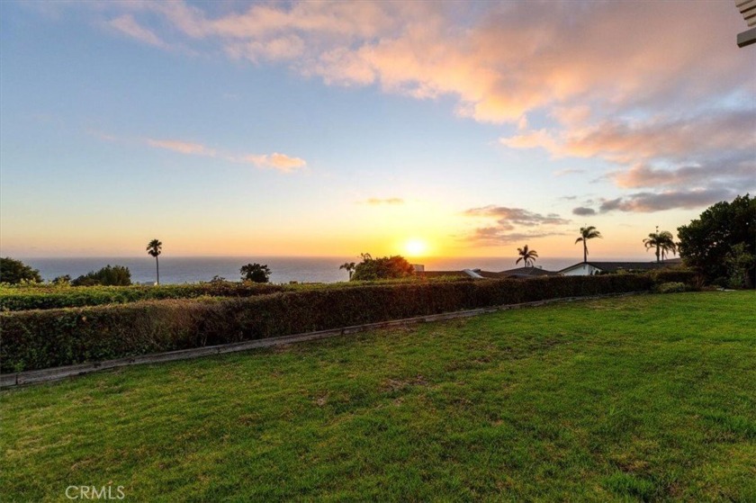 This striking one-level home in Rancho Palos Verdes offers a - Beach Home for sale in Rancho Palos Verdes, California on Beachhouse.com