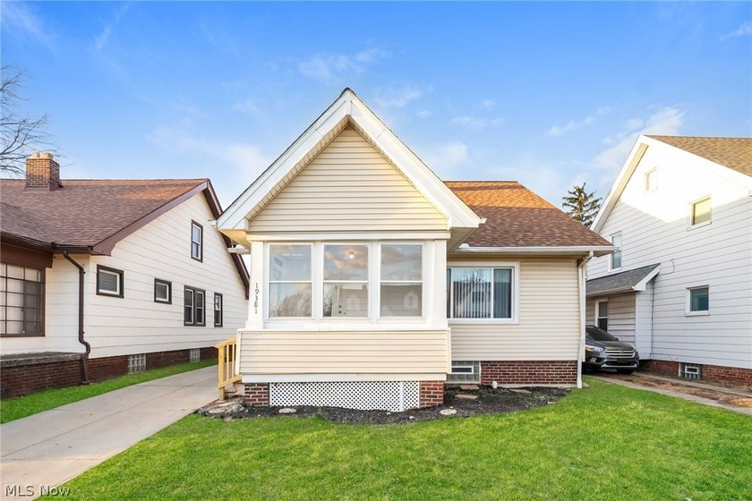 From the moment you arrive, you'll notice the home's attractive - Beach Home for sale in Euclid, Ohio on Beachhouse.com