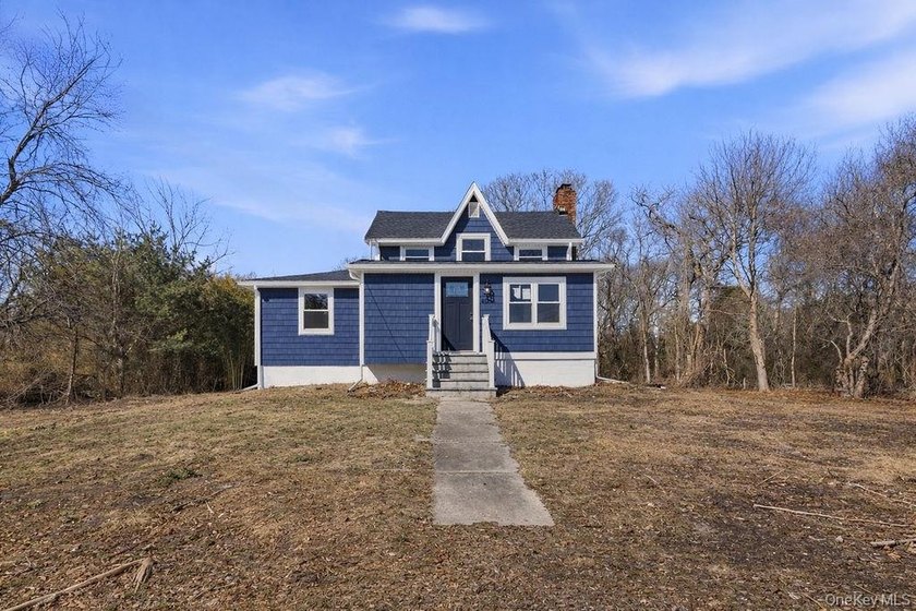 Newly Renovated Craftsman's home, located on over an acre of - Beach Home for sale in East Quogue, New York on Beachhouse.com