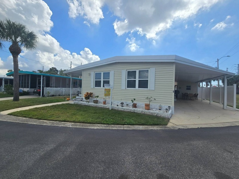 Welcome to your new home at Honeyvine Mobile Home Park, Largo - Beach Home for sale in Largo, Florida on Beachhouse.com