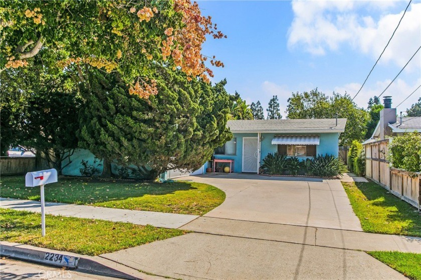 Single Story Home with 3 Bedroom & 2 bath on a 7200 square foot - Beach Home for sale in Costa Mesa, California on Beachhouse.com