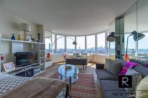 For savvy clients  much coveted and rarely available high floor - Beach Condo for sale in New York, New York on Beachhouse.com