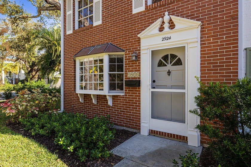 Adorable corner townhome w/ no HOA in the heart of the Beachside - Beach Townhome/Townhouse for sale in Vero Beach, Florida on Beachhouse.com