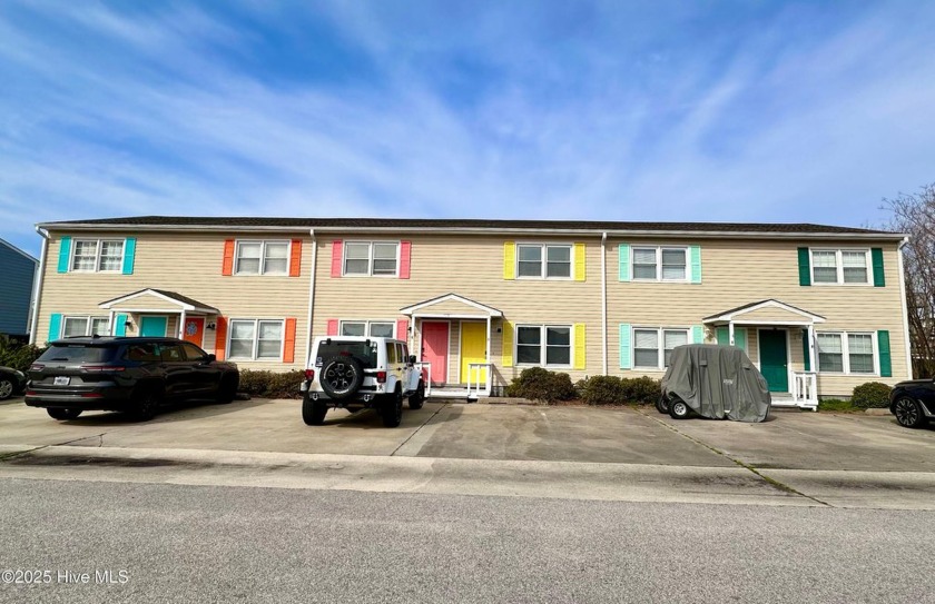Welcome to your cozy and chic coastal retreat in the heart of - Beach Townhome/Townhouse for sale in Atlantic Beach, North Carolina on Beachhouse.com