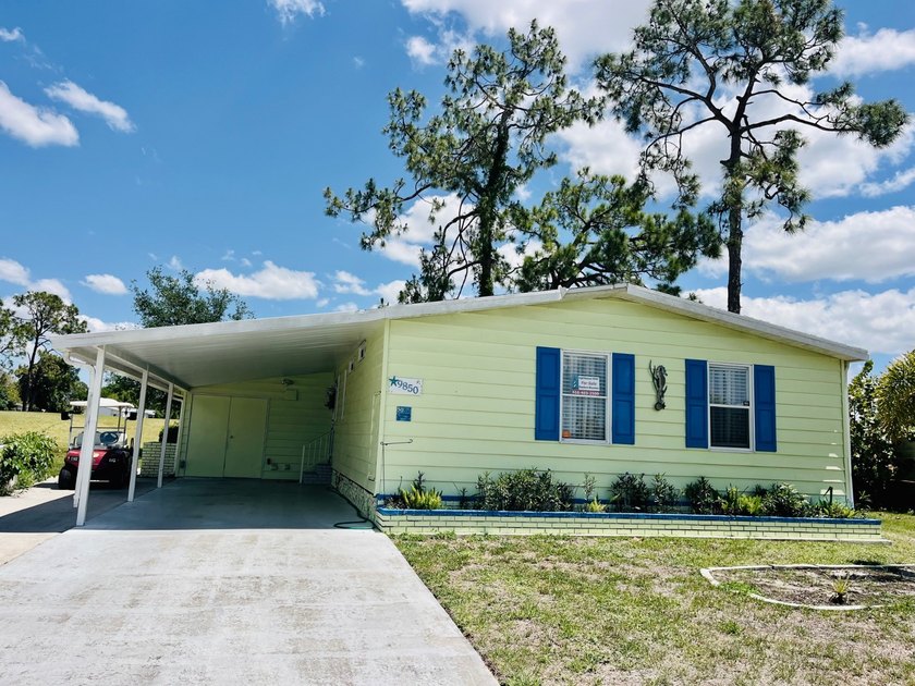 Welcome to this charming beach-style bungalow located in the - Beach Home for sale in North Fort Myers, Florida on Beachhouse.com