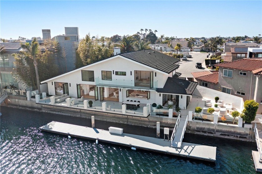 Exceptional custom-built waterfront residence with 110 feet of - Beach Home for sale in Huntington Beach, California on Beachhouse.com