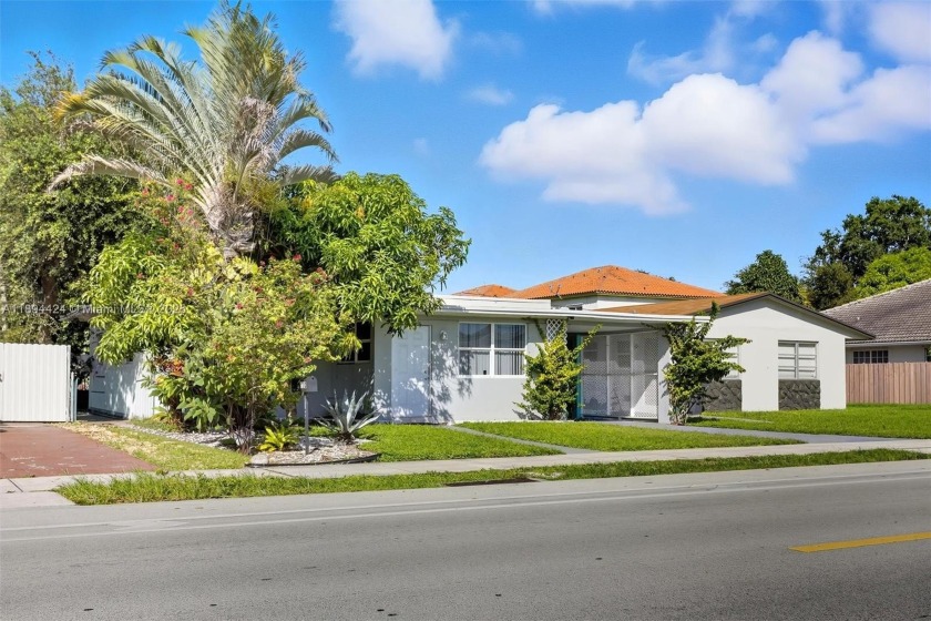 Beautifully remodeled 3-bedroom, 2-bath single-family home in - Beach Home for sale in Hollywood, Florida on Beachhouse.com
