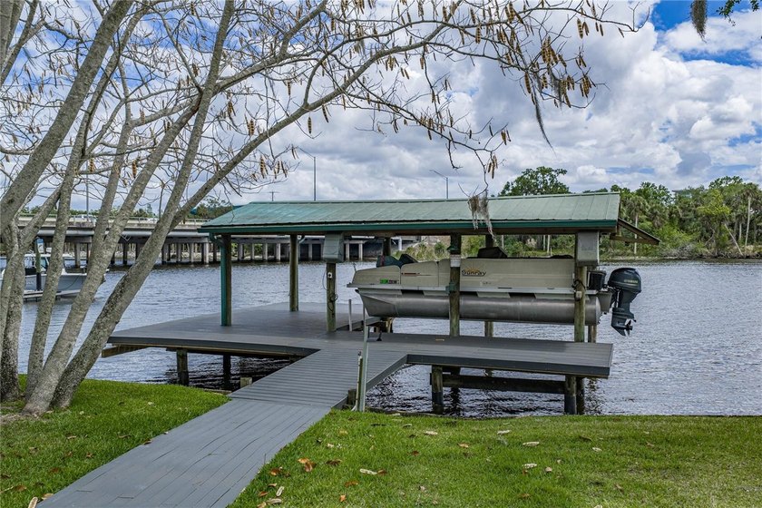 ALAFIA RIVERFRONT HOME **  NEW PRICE>>>>> PONTOON BOAT & MOTOR & - Beach Home for sale in Riverview, Florida on Beachhouse.com