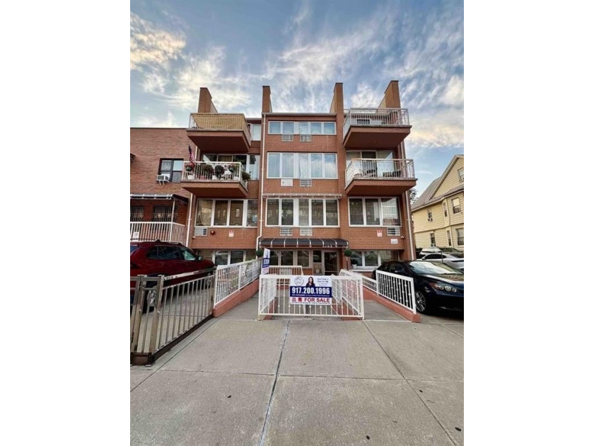 Welcome to this beautiful condominium located in the heart of - Beach Condo for sale in Brooklyn, New York on Beachhouse.com