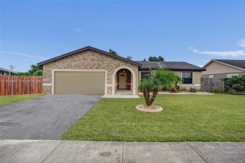 Beautifully maintained 3-bedroom, 2-bath single-family home - Beach Home for sale in Homestead, Florida on Beachhouse.com