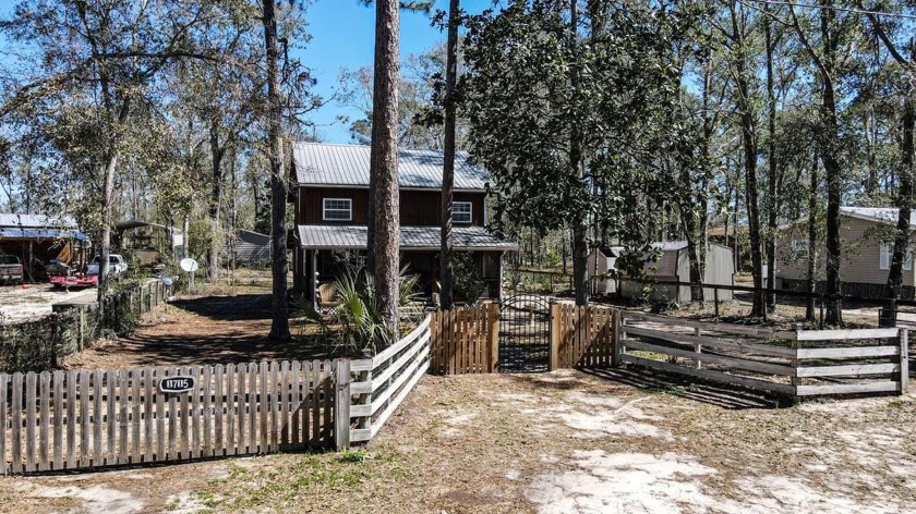 This 2-bedroom, 2-bath home is high and dry with no history of - Beach Home for sale in Steinhatchee, Florida on Beachhouse.com