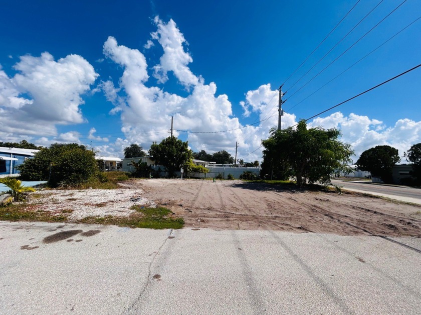 Opportunity awaits with this vacant lot as a canvas to put in - Beach Lot for sale in Bradenton, Florida on Beachhouse.com
