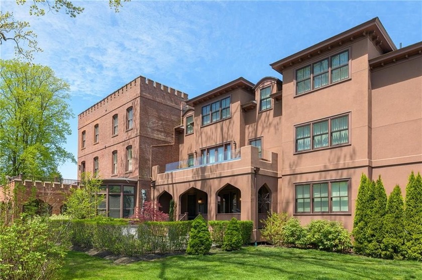 This 2295 sq ft condo at Eastbourne Lodge is thoughtfully - Beach Condo for sale in Newport, Rhode Island on Beachhouse.com