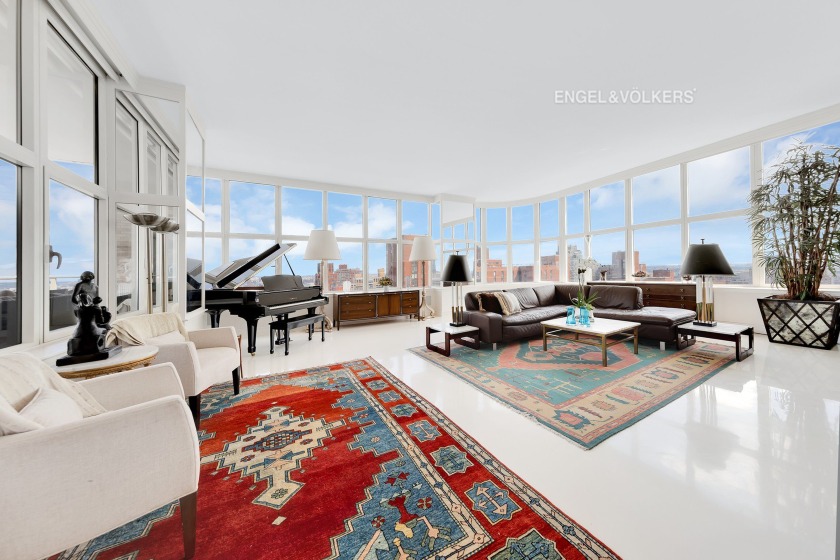 Brilliant Full-Floor Sun-Drenched Penthouse with 360-Degree - Beach Home for sale in New York, New York on Beachhouse.com