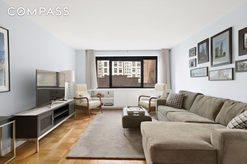 Welcome to this sun drenched, north facing one bedroom residence - Beach Condo for sale in New York, New York on Beachhouse.com