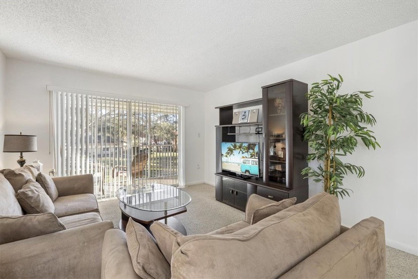 Prime Vero Beach location, close to shopping, dining and only an - Beach Condo for sale in Vero Beach, Florida on Beachhouse.com