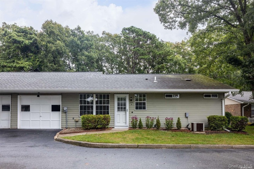 Absolutely gorgeous Carlton model end unitpletely renovated with - Beach Condo for sale in Ridge, New York on Beachhouse.com