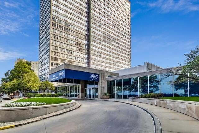 Look at this Convertible Studio Condo with water and city views! - Beach Condo for sale in Chicago, Illinois on Beachhouse.com