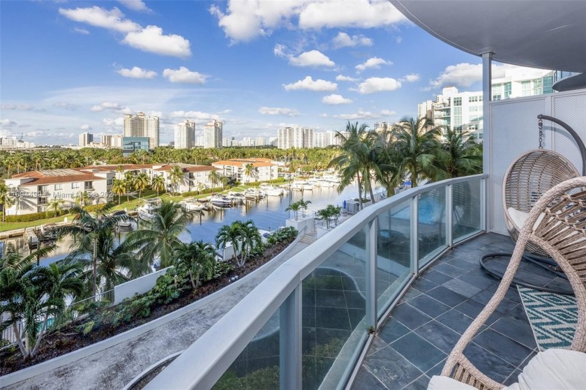 Stunning 1/2 condo with a versatile Den that can easily be - Beach Condo for sale in Aventura, Florida on Beachhouse.com