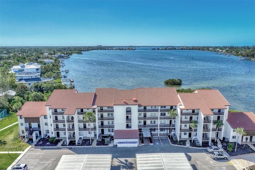 ***Waterfront Oasis in Castel Del Mare*** Don't let this - Beach Condo for sale in Sarasota, Florida on Beachhouse.com