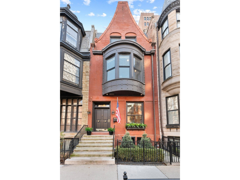 Positioned on one of the most desirable blocks in Chicago's Gold - Beach Home for sale in Chicago, Illinois on Beachhouse.com