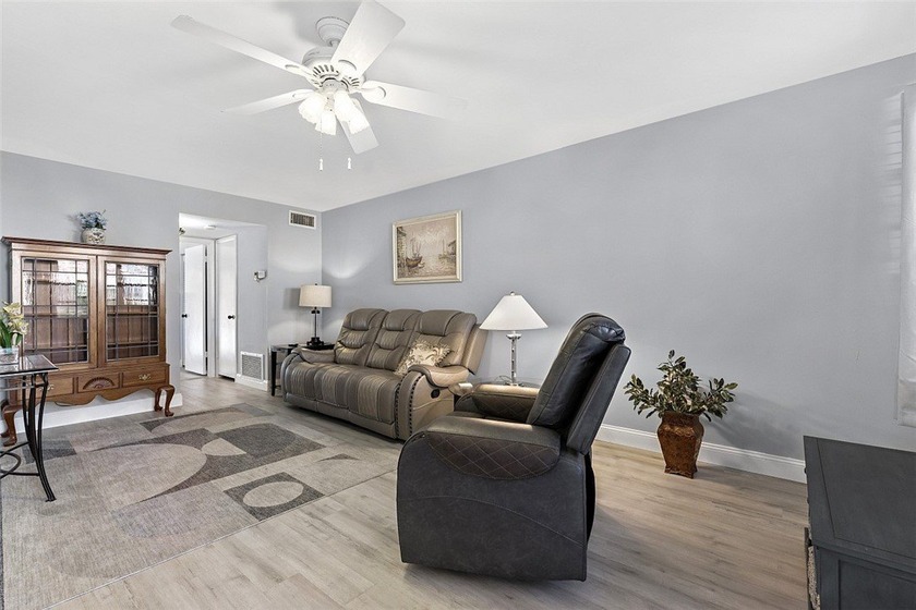 First-floor condo in Beautiful Vista Royale - a MUST SEE! This - Beach Condo for sale in Vero Beach, Florida on Beachhouse.com