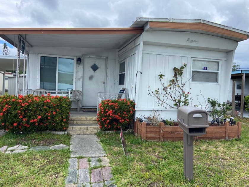 Welcome to your Florida retreat in a lovely 55+ community just - Beach Home for sale in St. Petersburg, Florida on Beachhouse.com