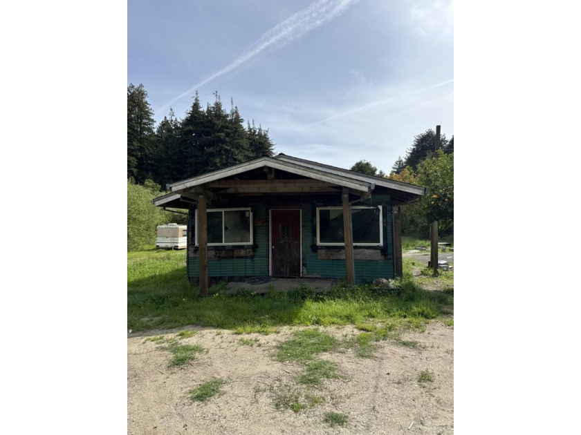 Are you seeking a project with immense upside potential? Look no - Beach Home for sale in Aptos, California on Beachhouse.com