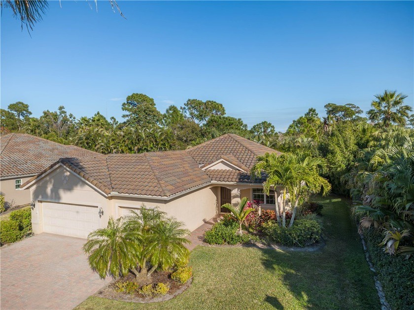 Absolutely meticulous 2 bedroom/2 bath home with a master - Beach Home for sale in Vero Beach, Florida on Beachhouse.com
