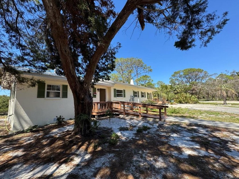 Take the Challenge! A once gracious, comfortable 3-bedroom - Beach Home for sale in Cedar Key, Florida on Beachhouse.com