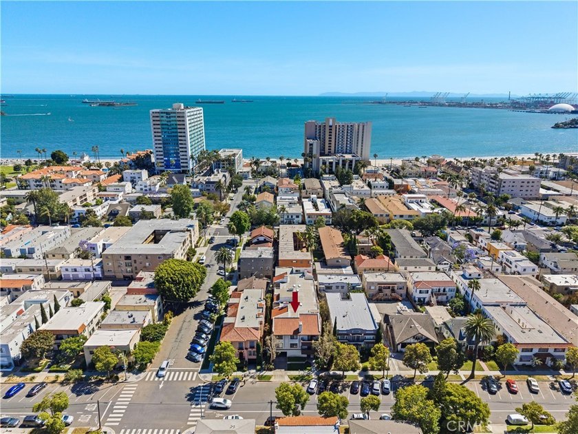 Just two short blocks from the sand, this inviting coastal condo - Beach Condo for sale in Long Beach, California on Beachhouse.com