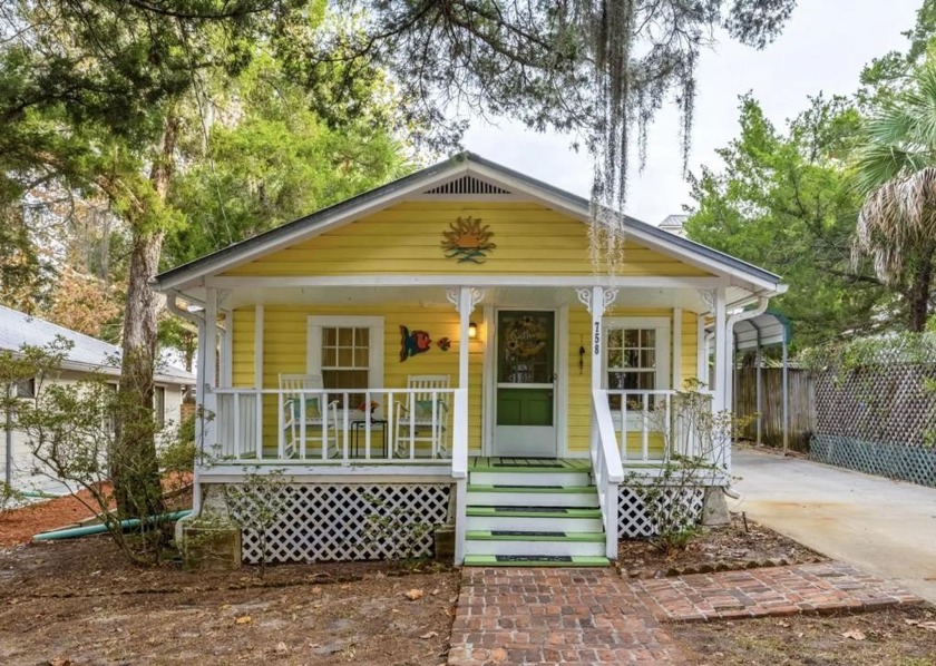 Here's your chance to sweep up a cute island cottage in historic - Beach Home for sale in Cedar Key, Florida on Beachhouse.com