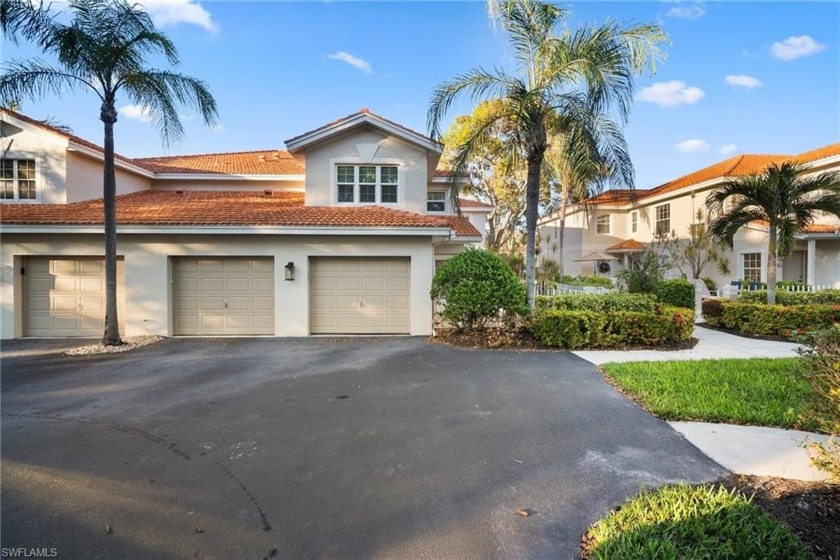 Stunning 2 bed + Den, 2 bath coach home in desirable Piper's - Beach Home for sale in Naples, Florida on Beachhouse.com