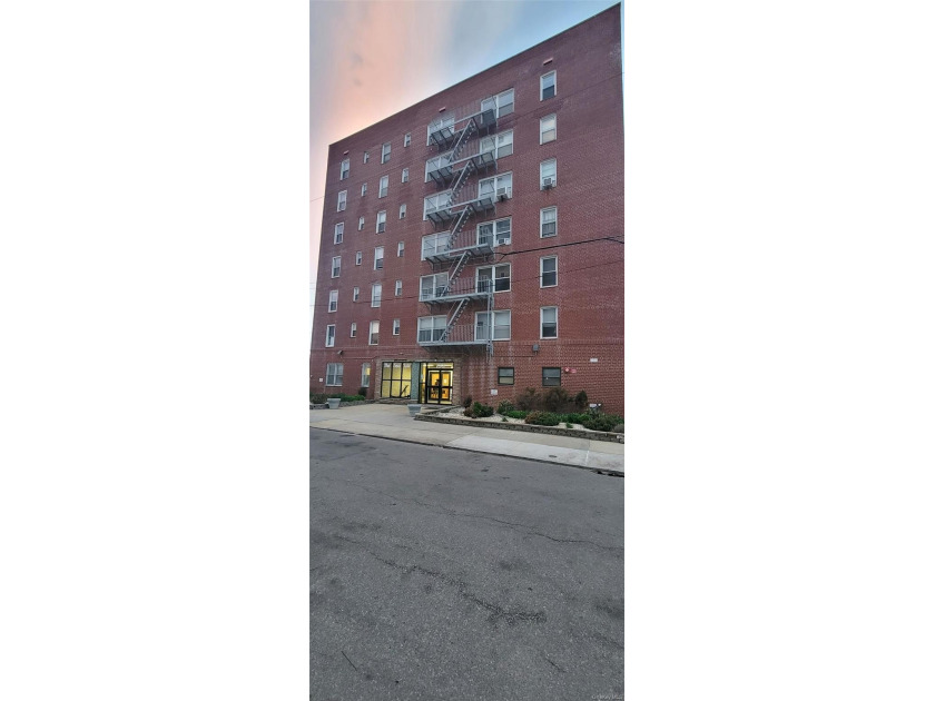 Excellent Opportunity to Own Near the Beach in Rockaway Park! - Beach Home for sale in Rockaway Park, New York on Beachhouse.com
