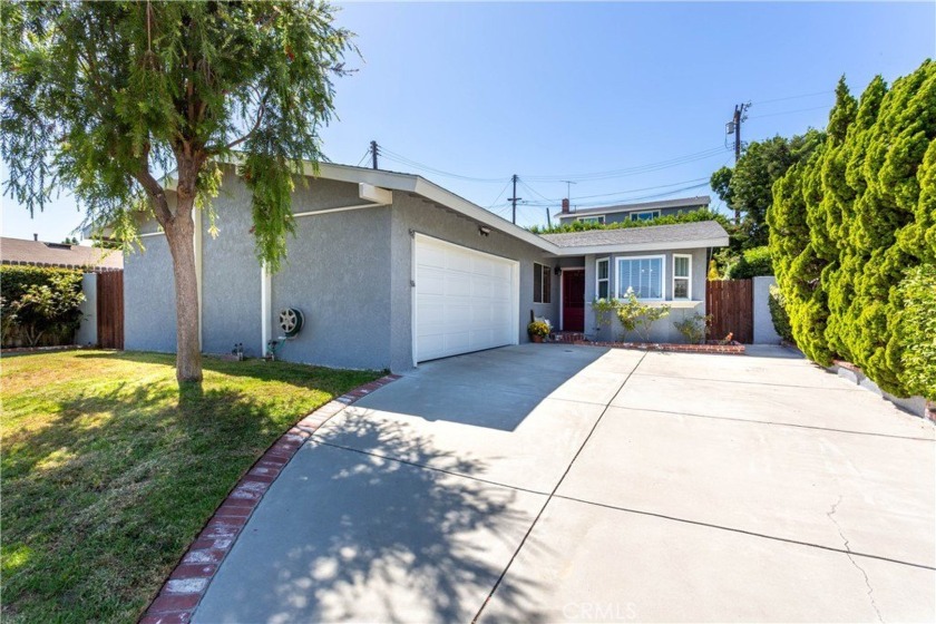 This beautifully upgraded single-story home is perfectly - Beach Home for sale in San Pedro, California on Beachhouse.com