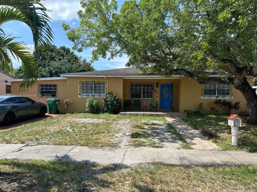 Excellent, adaptable and functional single family home that is - Beach Home for sale in Miami, Florida on Beachhouse.com